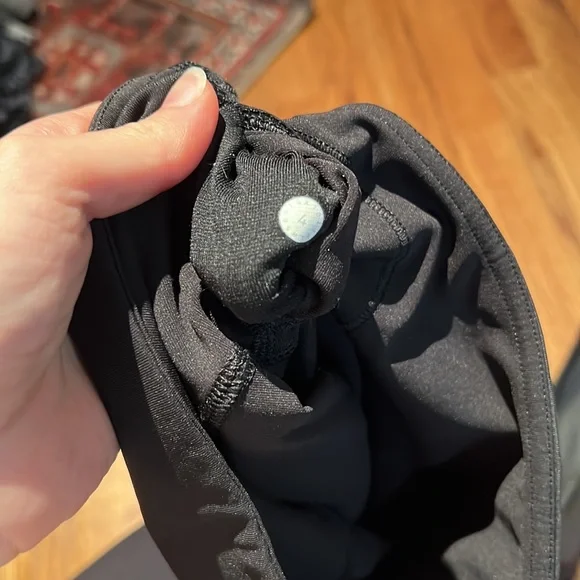 Lululemon black legging! Size 4 - Picture 4 of 7